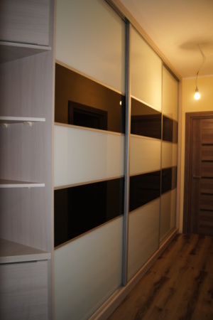 szyba lakocel kolor czarny i biały- szafa z drzwiami przesuwnymi